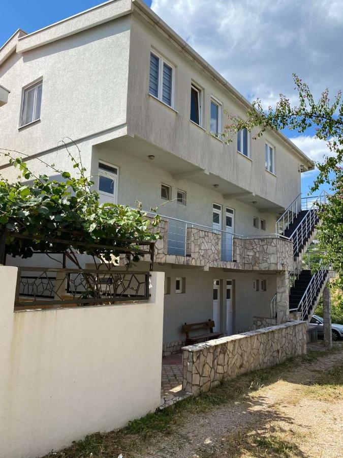 Apartments Vila Kurtagic Dobra Voda Luaran gambar