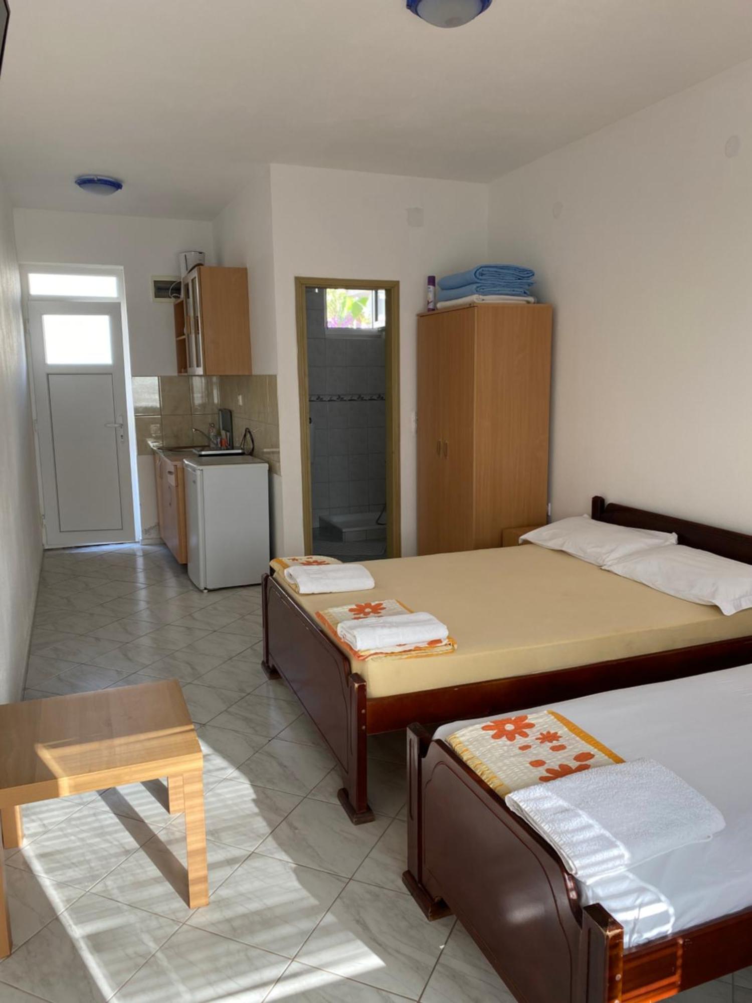 Apartments Vila Kurtagic Dobra Voda Luaran gambar