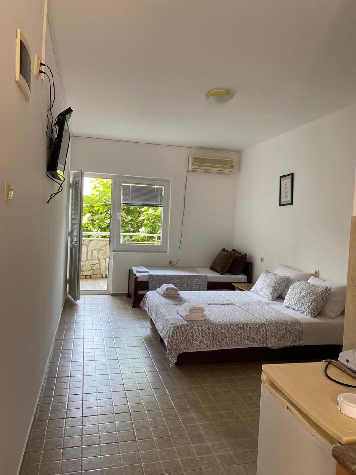 Apartments Vila Kurtagic Dobra Voda Luaran gambar