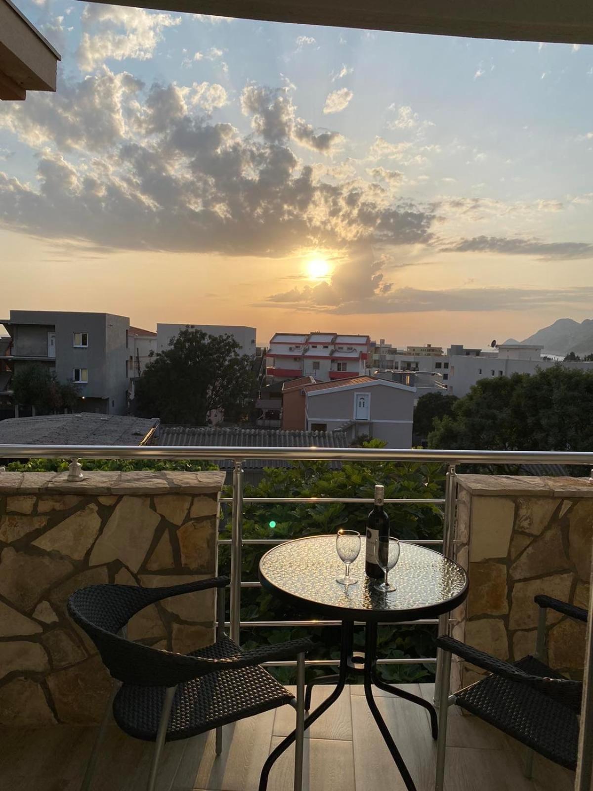 Apartments Vila Kurtagic Dobra Voda Luaran gambar