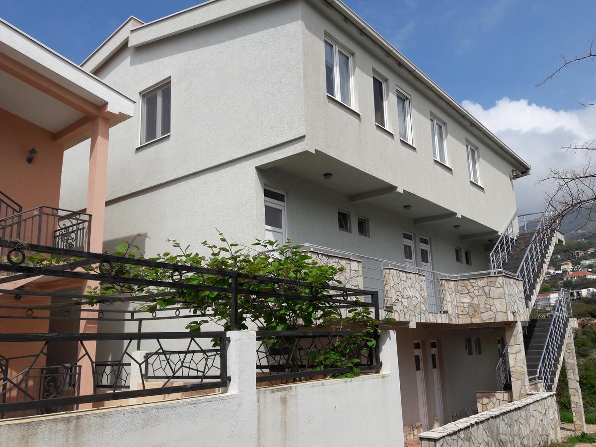 Apartments Vila Kurtagic Dobra Voda Luaran gambar
