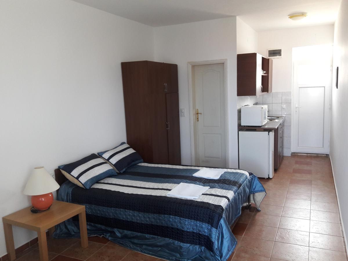 Apartments Vila Kurtagic Dobra Voda Luaran gambar